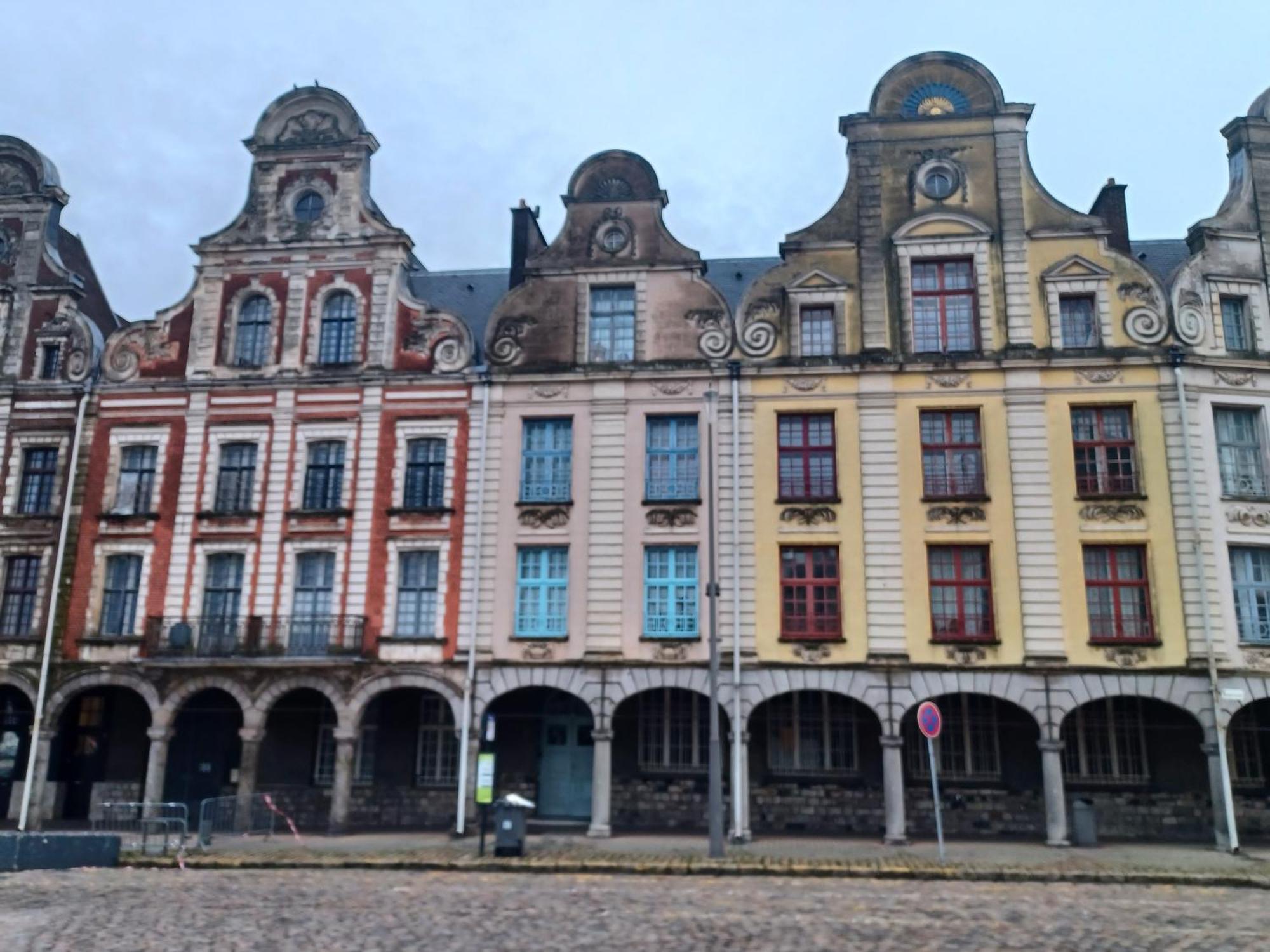 Au Coeur De La Grand Place Arras Extérieur photo